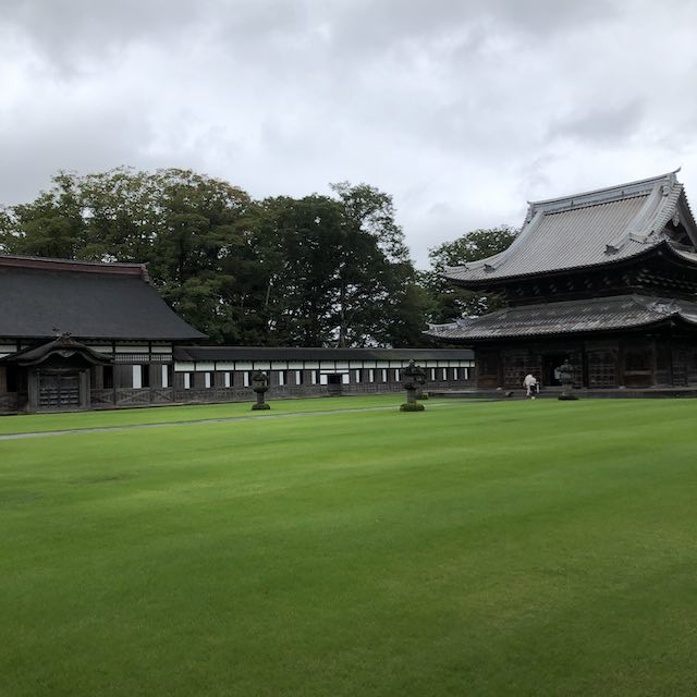 国宝 瑞龍寺仏殿と整然とした伽藍