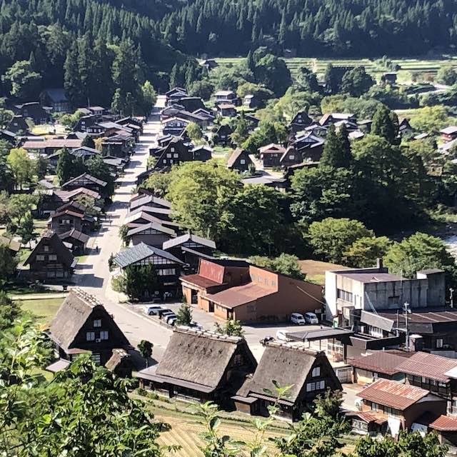 白川郷展望台から見た合掌造り集落