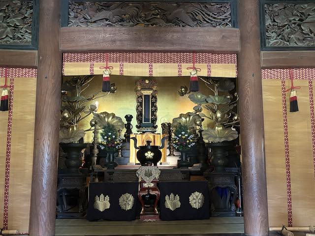 瑞龍寺法堂に安置された前田利長公の位牌