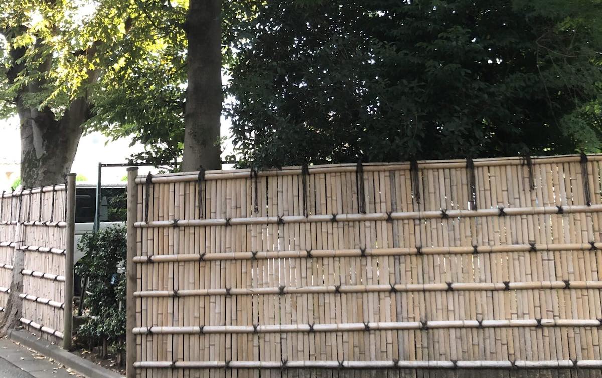 童謡たきび発祥の地の竹垣（東京都中野区上高田）