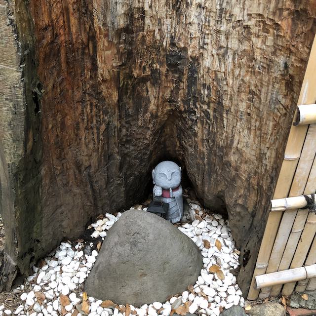 童謡「たきび」かきねのまがりかどの地蔵