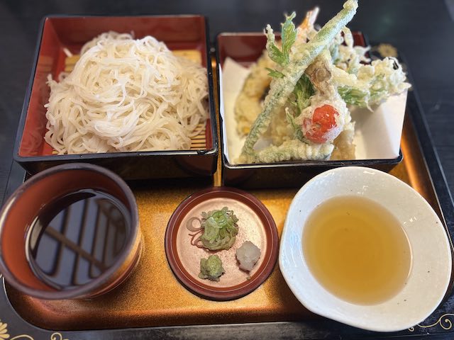 井波の松屋で味わった白いさらしな蕎麦と天ぷら