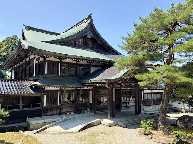 瑞泉寺境内に建つ瑞泉会館