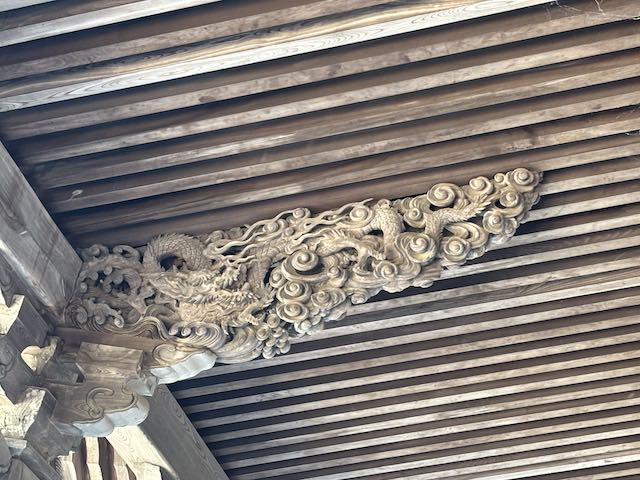 瑞泉寺太子堂の雲水龍をあしらった手挟彫刻