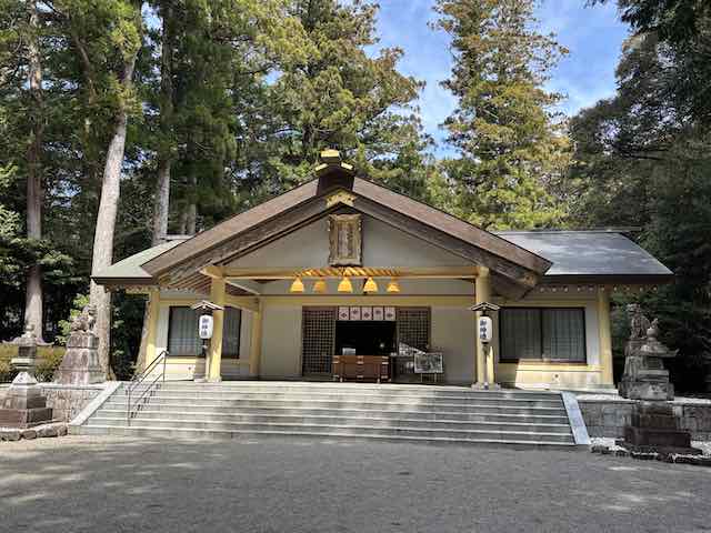 頭之宮四方神社の本殿