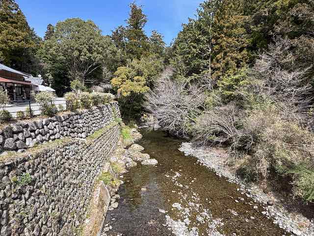 頭之宮四方神社の橋を渡ったところからの景色