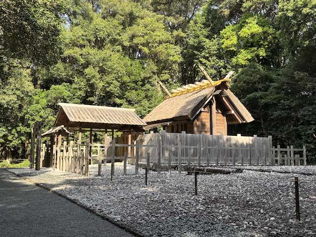 木漏れ日に包まれる伊雑宮の社殿