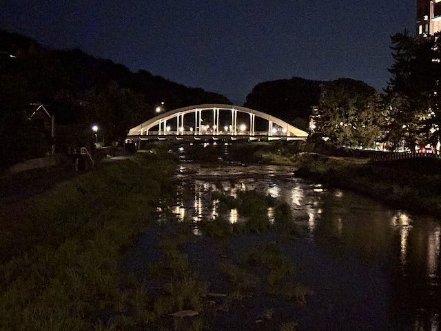 梅ノ橋から眺める夜の浅野川と天神橋