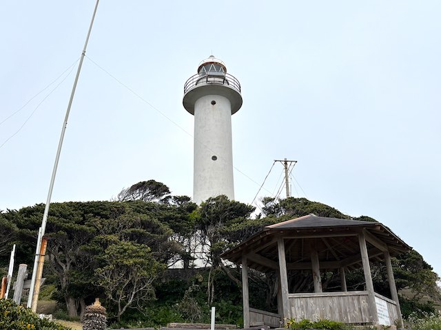 曇り時の麦埼灯台