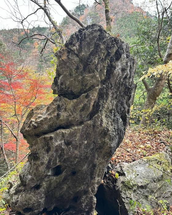 弁慶の腕抜き岩