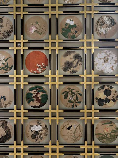 永平寺の天井一面に広がる花の絵（傘松閣）