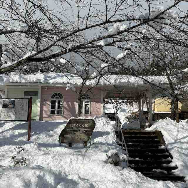 雪に包まれた能登さくら駅