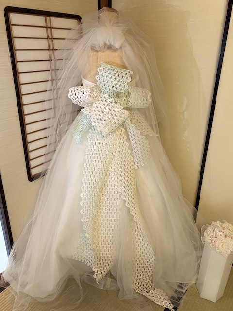 水引で作られたウェディングドレスの展示