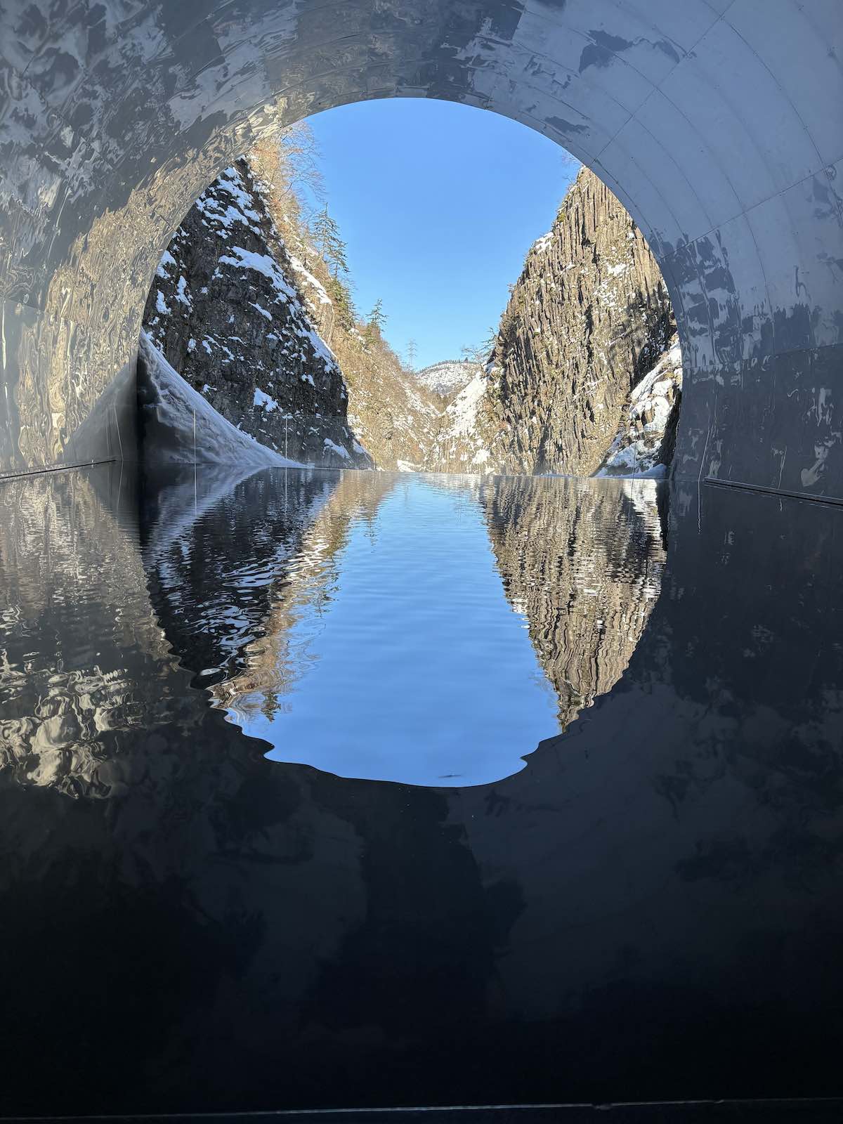 清津峡渓谷トンネル Tunnel of Light 水鏡