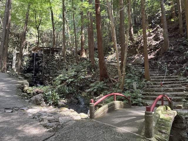 天の岩戸の太鼓橋と禊の滝