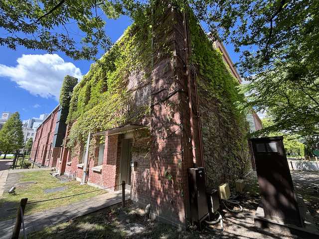 赤レンガ造りの建物が並ぶノリタケの森