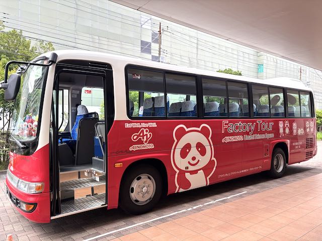 味の素川崎工場を移動するアジパンダバス