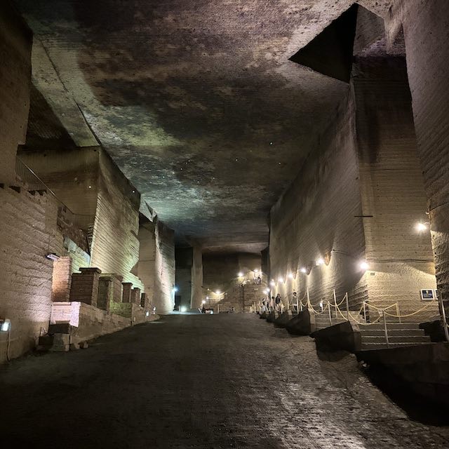 大谷資料館の巨大な地下空間