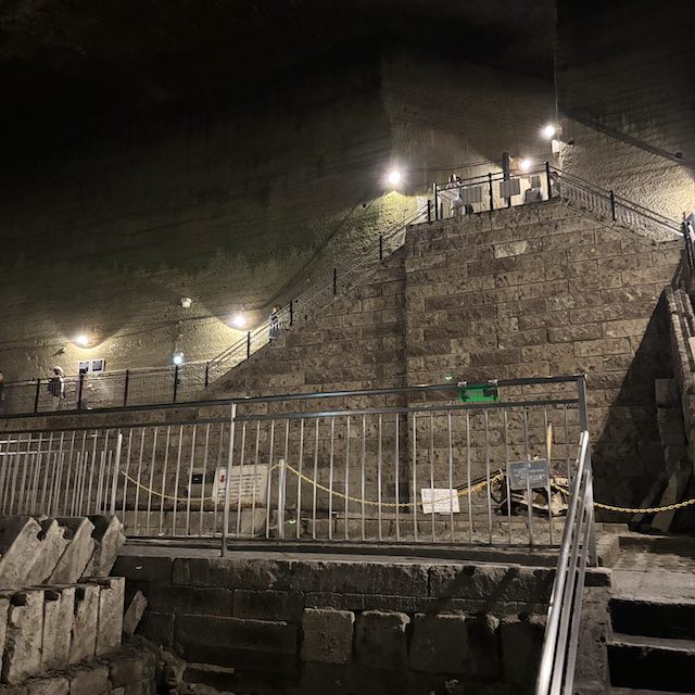 大谷石の採掘跡が残る大谷資料館