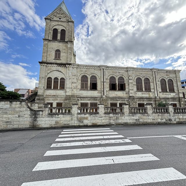 宇都宮のカトリック松が峰教会（大谷石の教会建築）