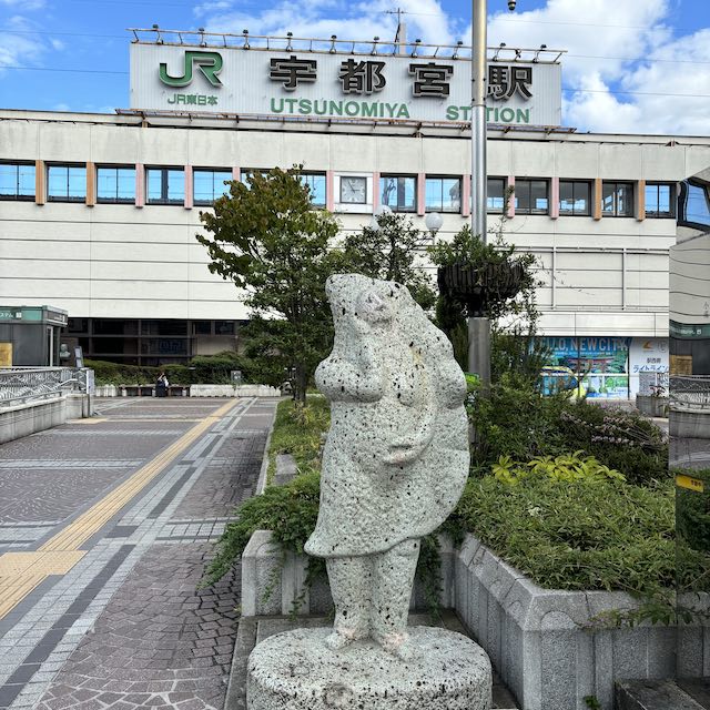 宇都宮駅の餃子像