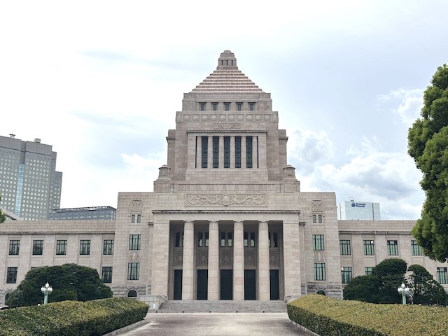 正門側から見た国会議事堂