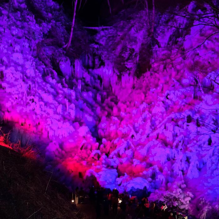 あしがくぼの氷柱のライトアップ