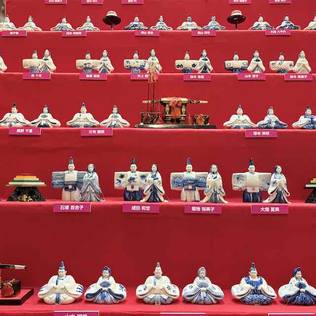 瀬戸蔵ミュージアムの陶磁器雛壇