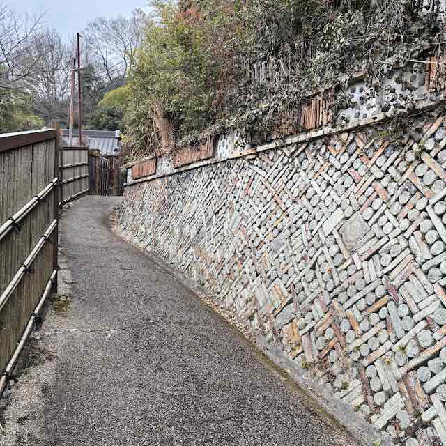 瀬戸の窯垣の小径の路地