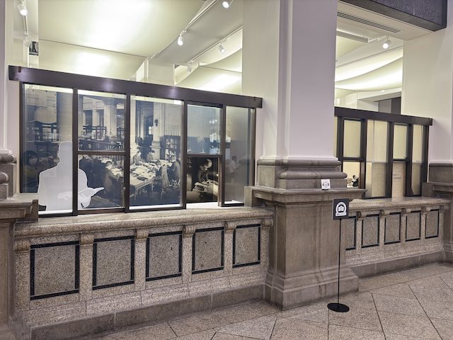 日本銀行本店の明治時代の執務風景を紹介する展示