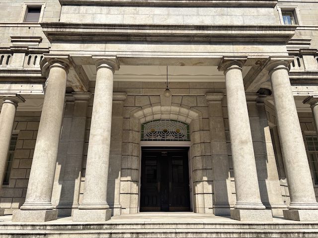 日本銀行本店本館の正面玄関
