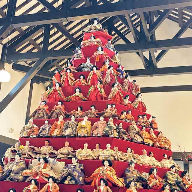 花久の里の六角垂の雛壇