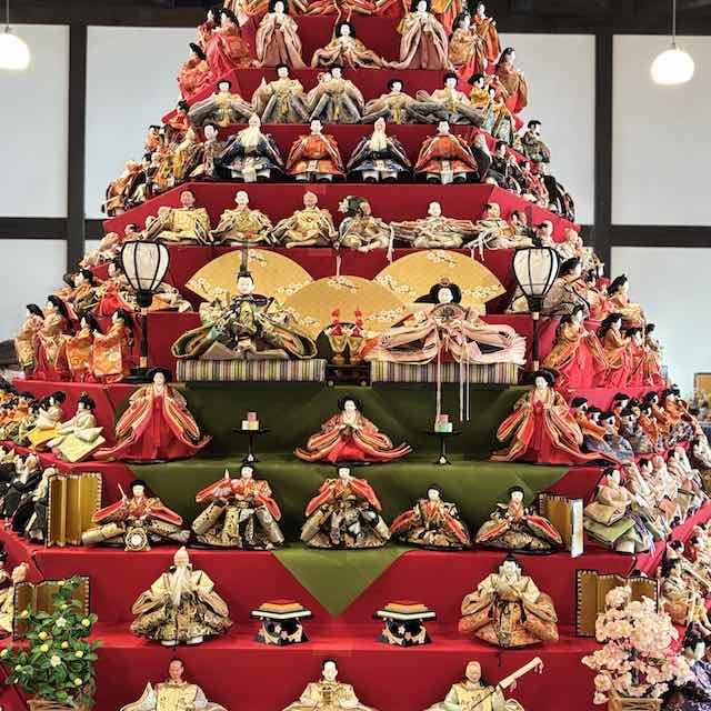 花久の里の六角垂の雛壇