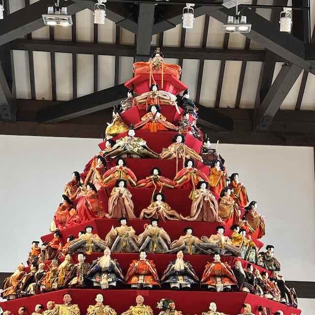 花久の里の六角垂の雛壇