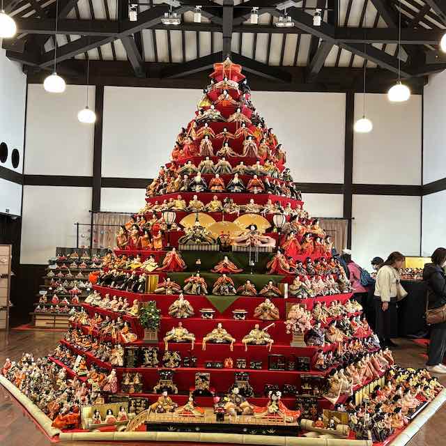 花久の里の六角垂の雛壇