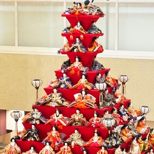 鴻巣びっくりひな祭りの7mピラミッド雛壇