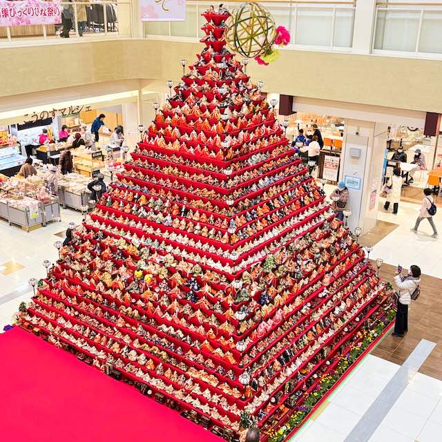 鴻巣びっくりひな祭り エルミこうのすの巨大雛壇
