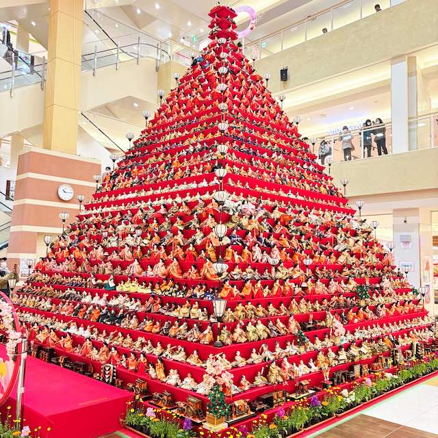 鴻巣びっくりひな祭りの7mピラミッド雛壇