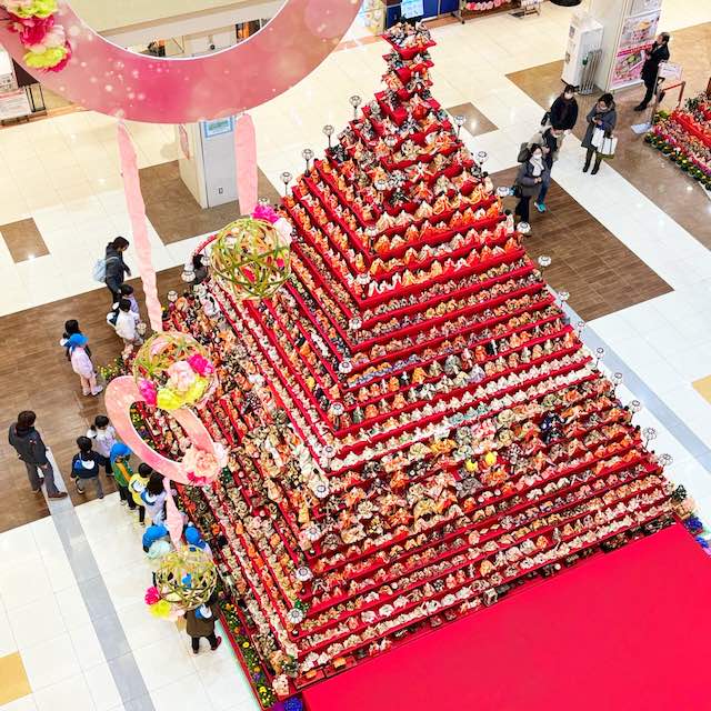 鴻巣びっくりひな祭り エルミこうのすの巨大雛壇