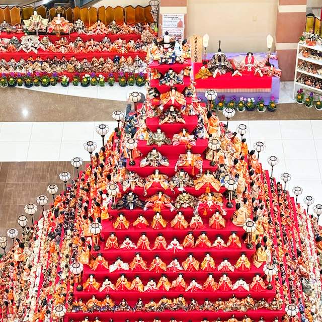 鴻巣びっくりひな祭り エルミこうのすの巨大雛壇
