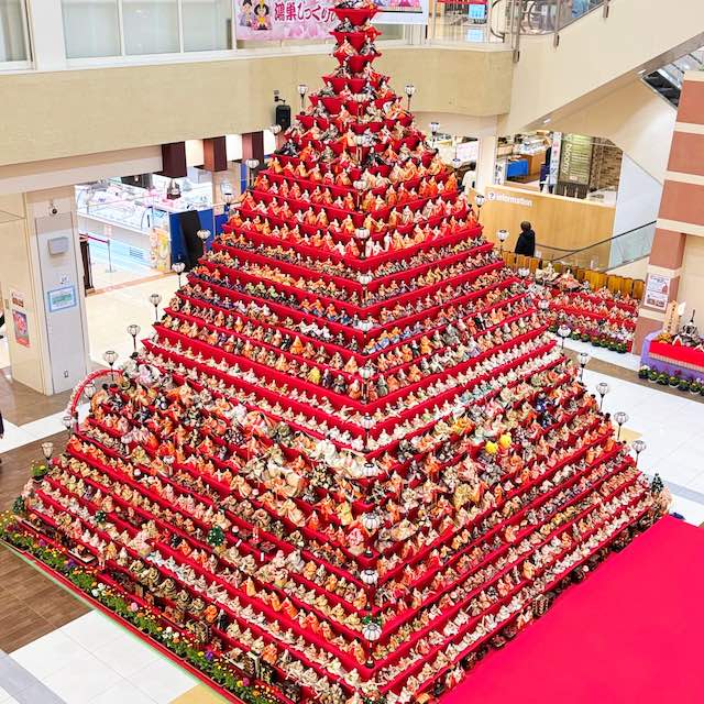 鴻巣びっくりひな祭り エルミこうのすの巨大雛壇