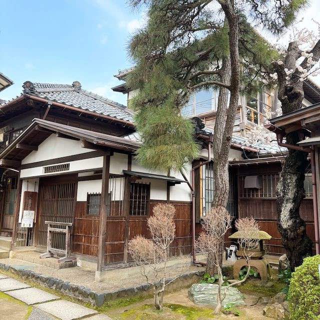 北方文化博物館新潟分館の玄関