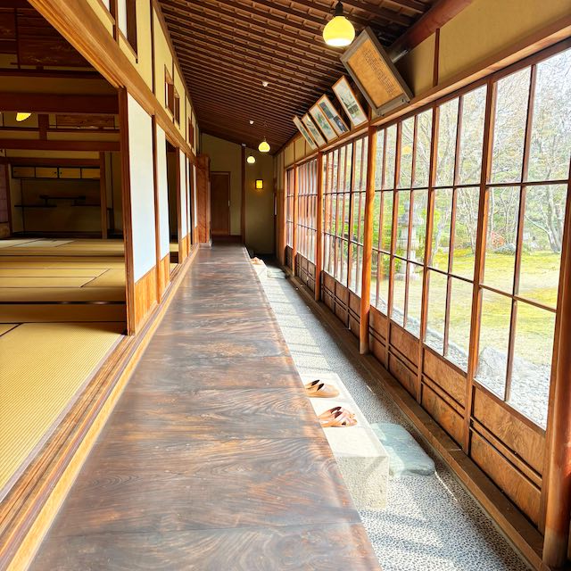 燕喜館の庭に面した引き戸