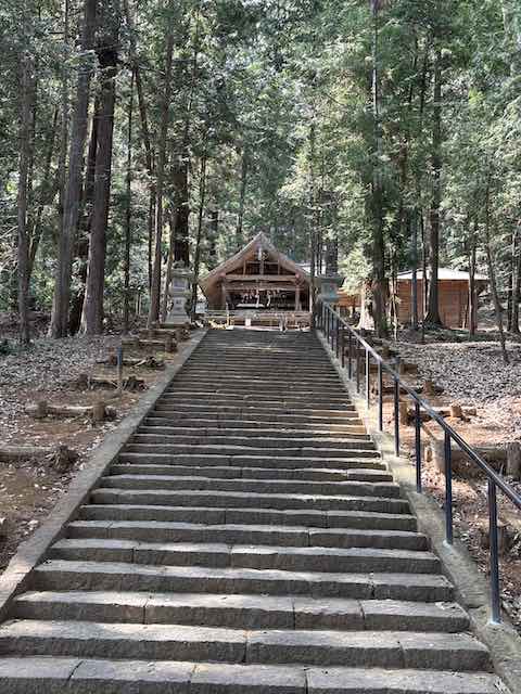 武田八幡宮の最初の階段