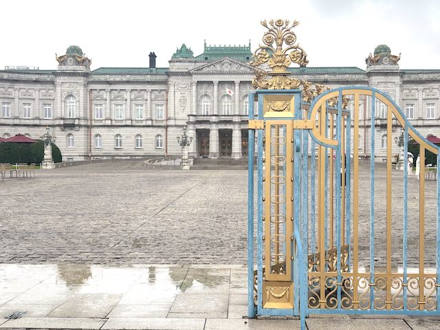 迎賓館赤坂離宮の正門から見た本館