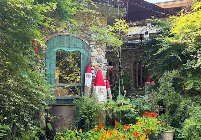 深沢小さな美術館 外観 森の中の古民家美術館