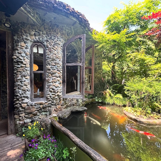 深沢小さな美術館 外観 森の中の古民家美術館