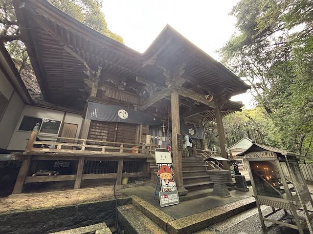 四国八十八ヶ所第二番札所・極楽寺の本堂
