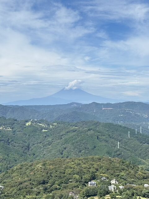 大室山山頂から望む富士山