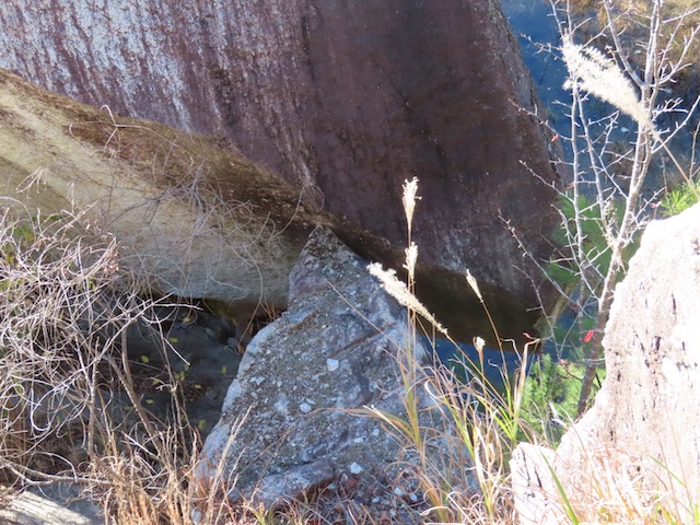 合格祈願の話がある石切山脈の落ちない岩
